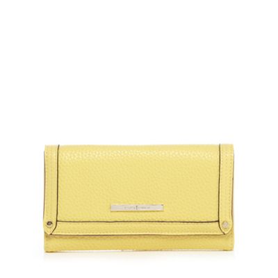 Yellow grained purse